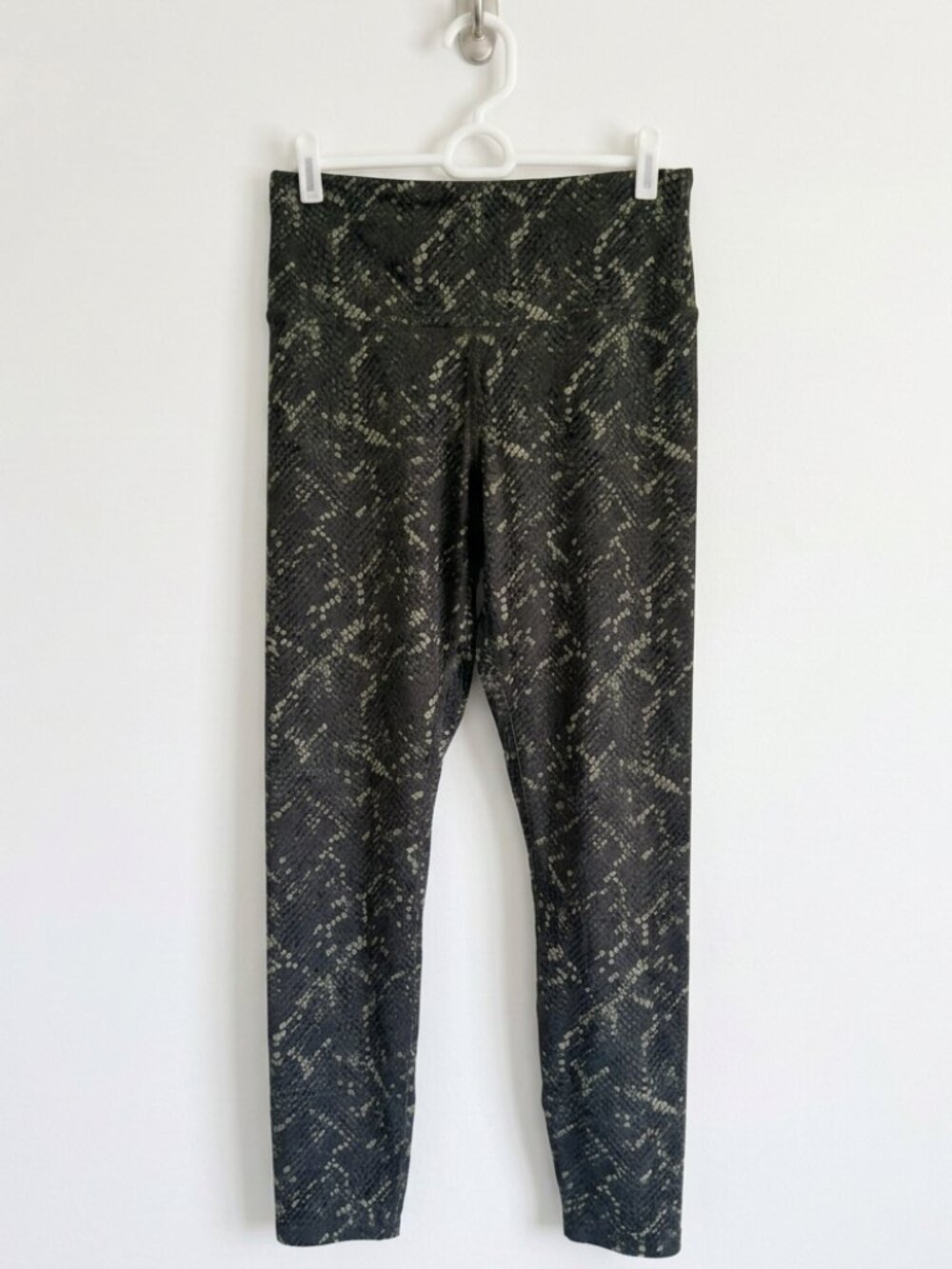 Balance Collection Leggings - Green/Black Snakeskin Print - Size L